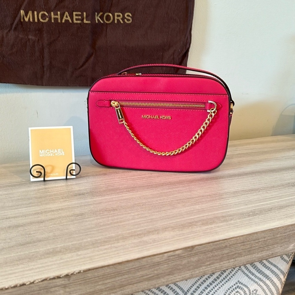Michael Kors Jet Set Camera Cross Body Leather 9.5 W x 6.5 H x 2.5 D. NWT